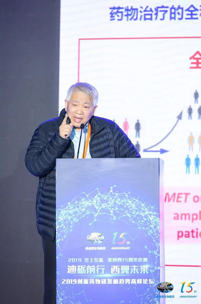 中國工程院院士、中國科學(xué)院大學(xué)藥學(xué)院院長丁健