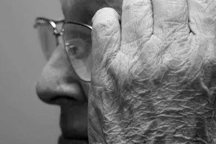 阿爾茨海默氏癥（Alzheimer’s Disease）是21世紀(jì)人類(lèi)面臨的最大健康威脅之一