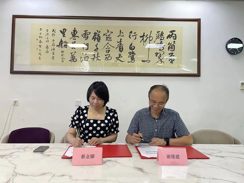 美迪西與西嶺源藥業(yè)正式簽訂戰(zhàn)略合作協(xié)議.jpg