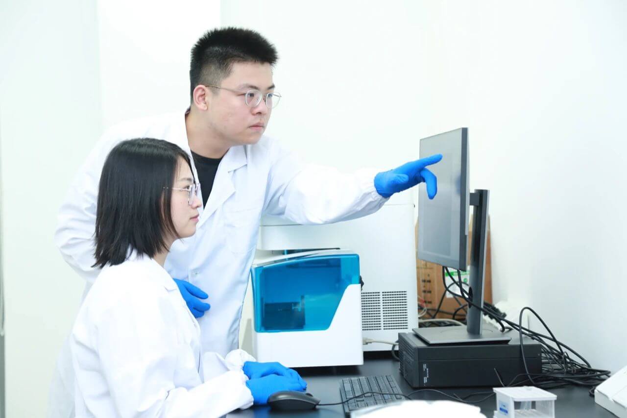 邏晟生物研發(fā)實(shí)驗(yàn)室4.jpg
