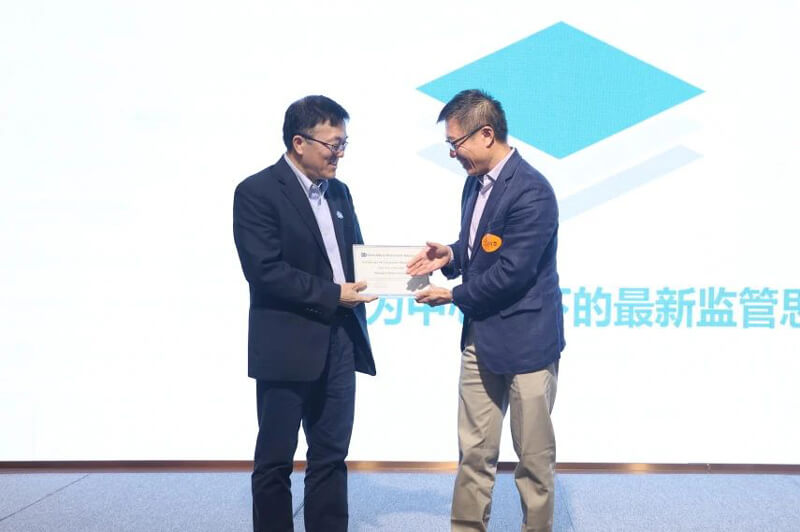 SDDA理事會(huì)執(zhí)行主席鄔征博士授予美迪西企業(yè)會(huì)員證書.jpg